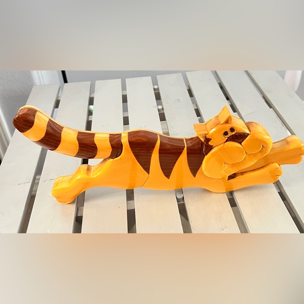Wooden Cat Wall Decor, Brown and Yellow, handmade & painted - Picture 1 of 4
